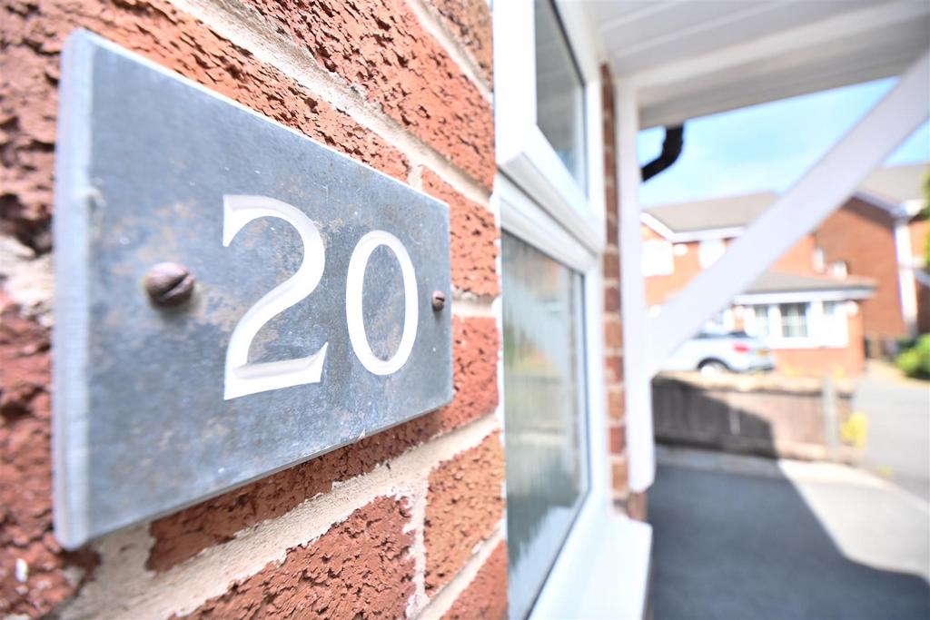 20 Farleigh Close External (1).JPG