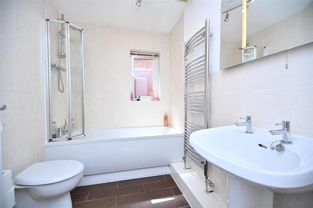 20 Farleigh Close Bathroom (1).JPG