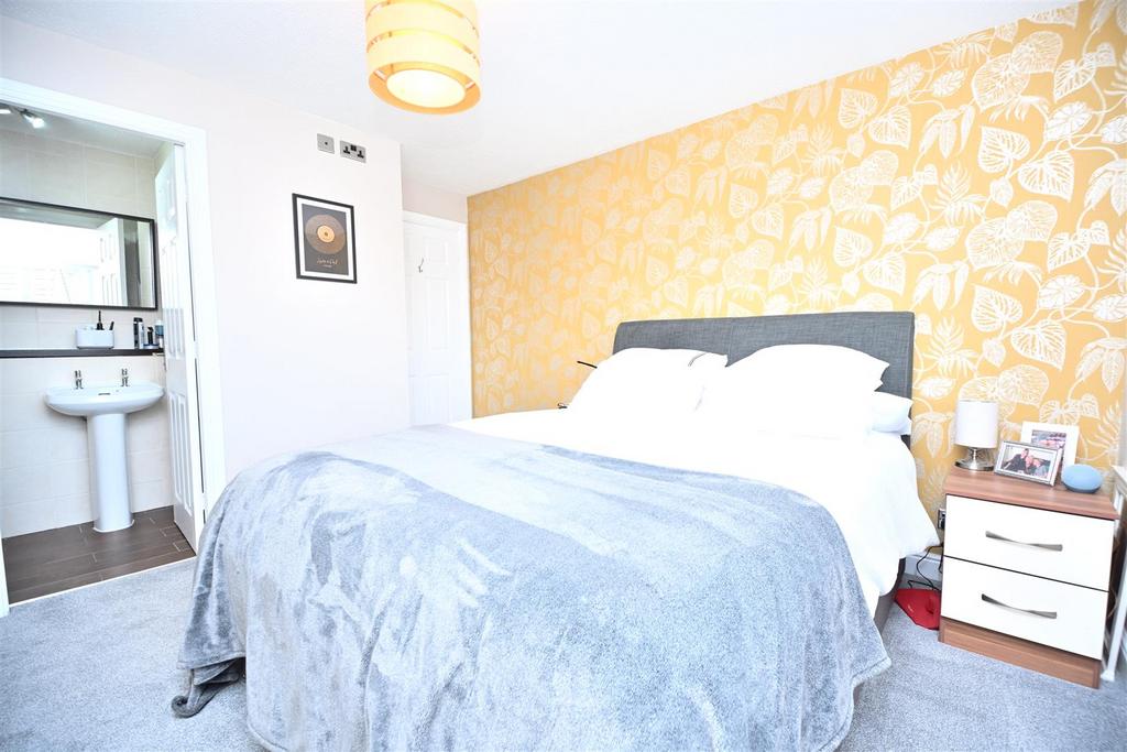 20 Farleigh Close Bedroom 1 (1).JPG