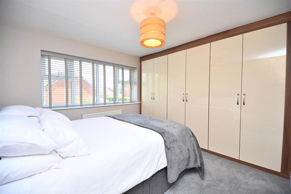 20 Farleigh Close Bedroom 1 (2).JPG