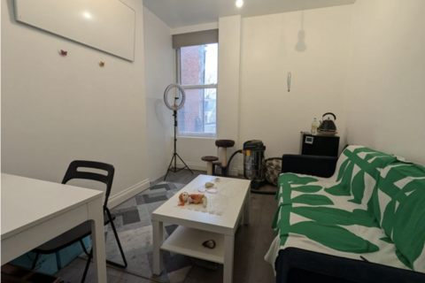 5 bedroom flat share to rent, Aldermans Hill, London N13