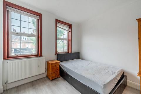 2 bedroom flat to rent, Bridge Street, Pinner, HA5