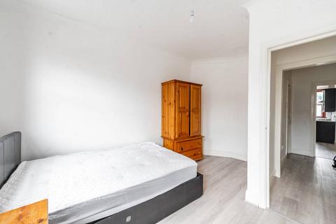 2 bedroom flat to rent, Bridge Street, Pinner, HA5