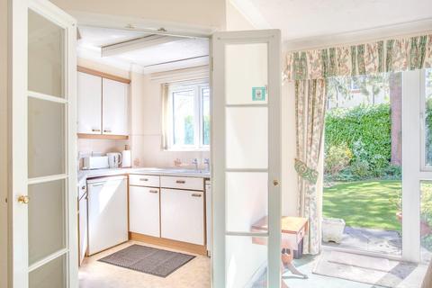 2 bedroom flat for sale, Archer Court, Chesham Road, Amersham, Buckinghamshire, HP6 5UL
