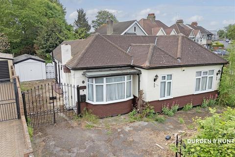 2 bedroom detached bungalow for sale, Walden Way, Hornchurch, RM11