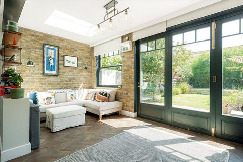 1 Norman Avenue, Twickenham, TW1 2LY