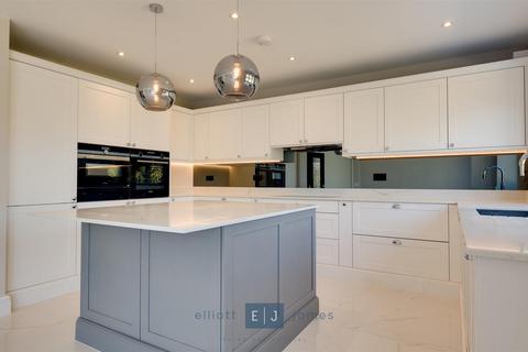 undefined, Mott Street, Sewardstonebury E4