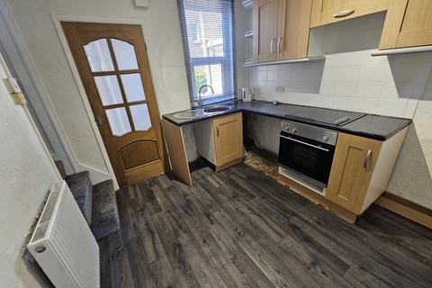 2 bedroom house to rent, Hill Street, Ardsley