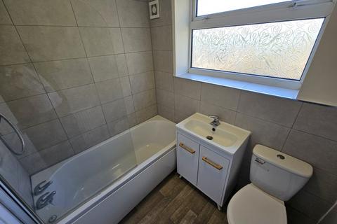 2 bedroom house to rent, Hill Street, Ardsley