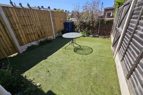 2 bedroom house to rent, Hill Street, Ardsley