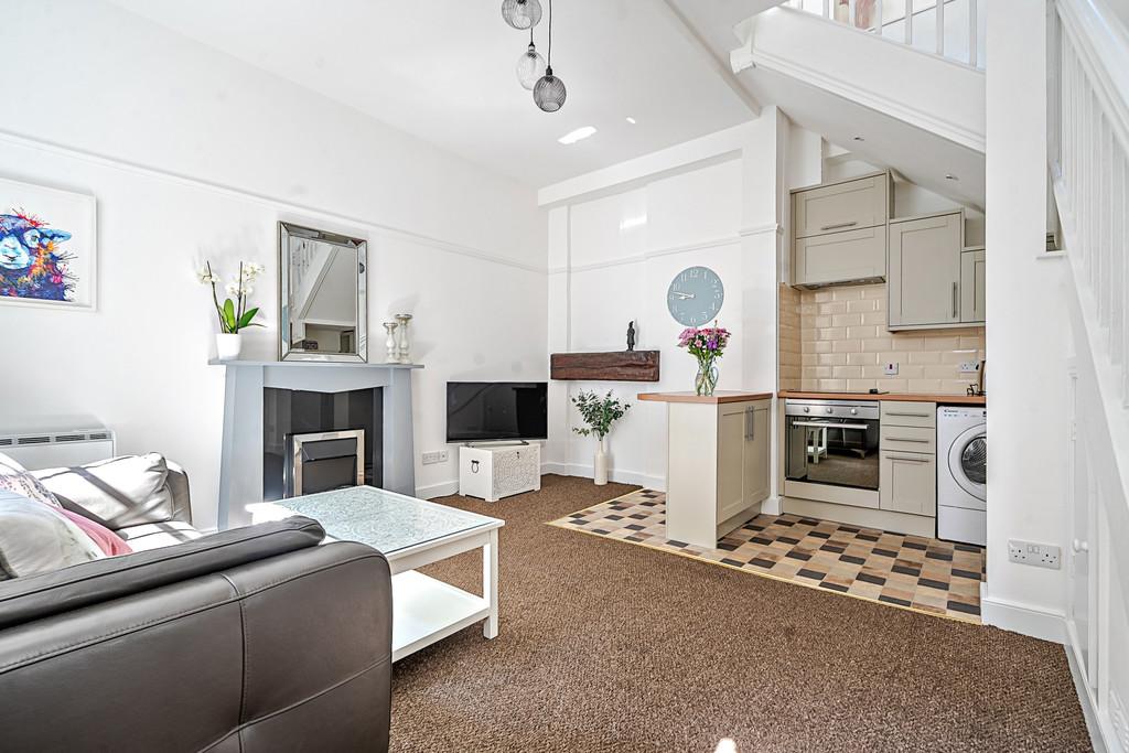 Open plan living room/kitchen