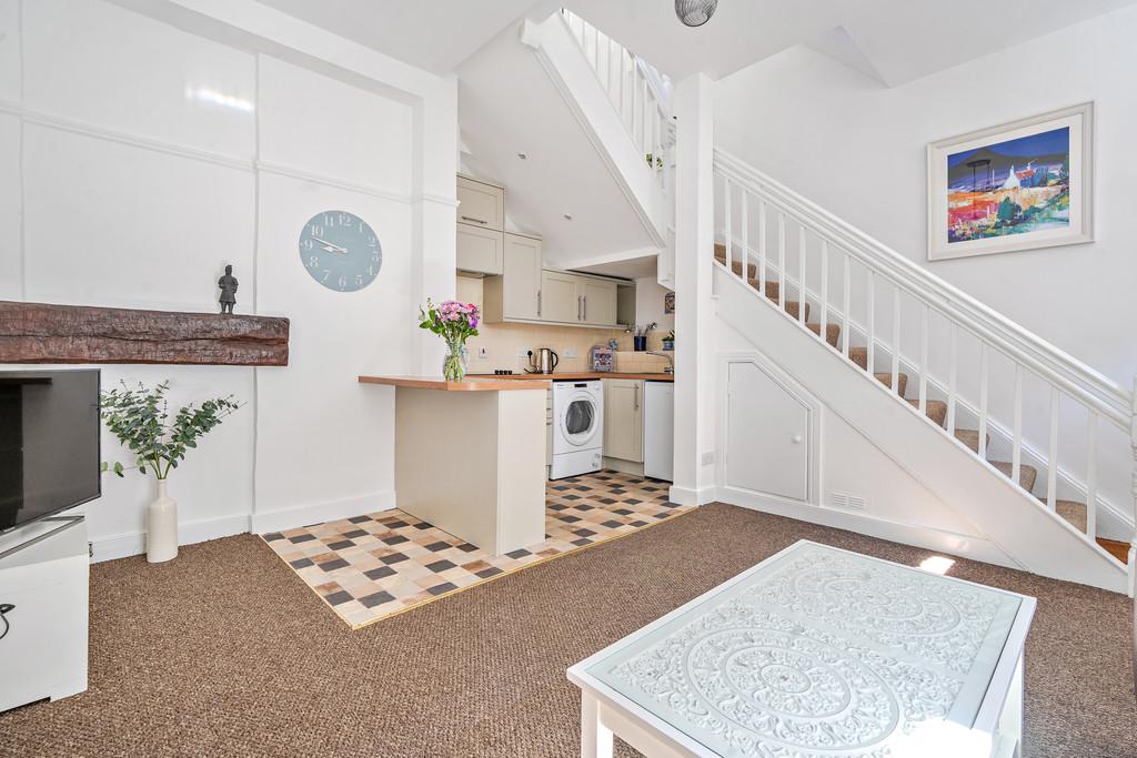 Open plan living room/kitchen
