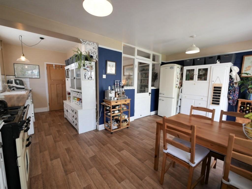 Kitchen dining1
