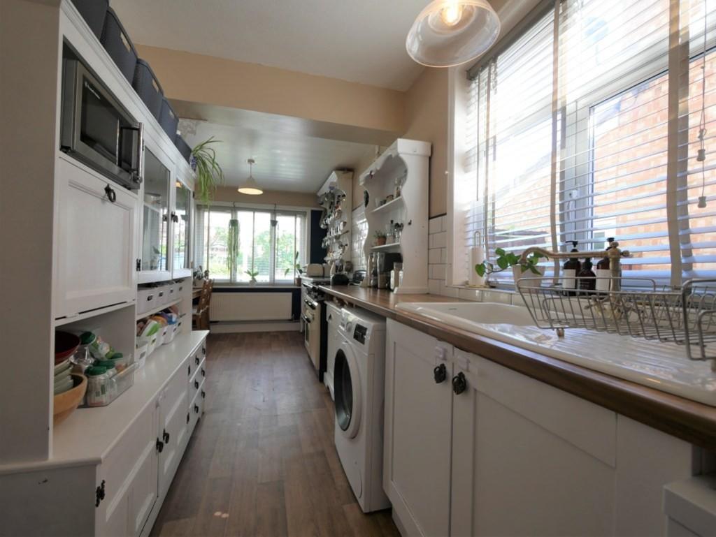 Kitchen dining6