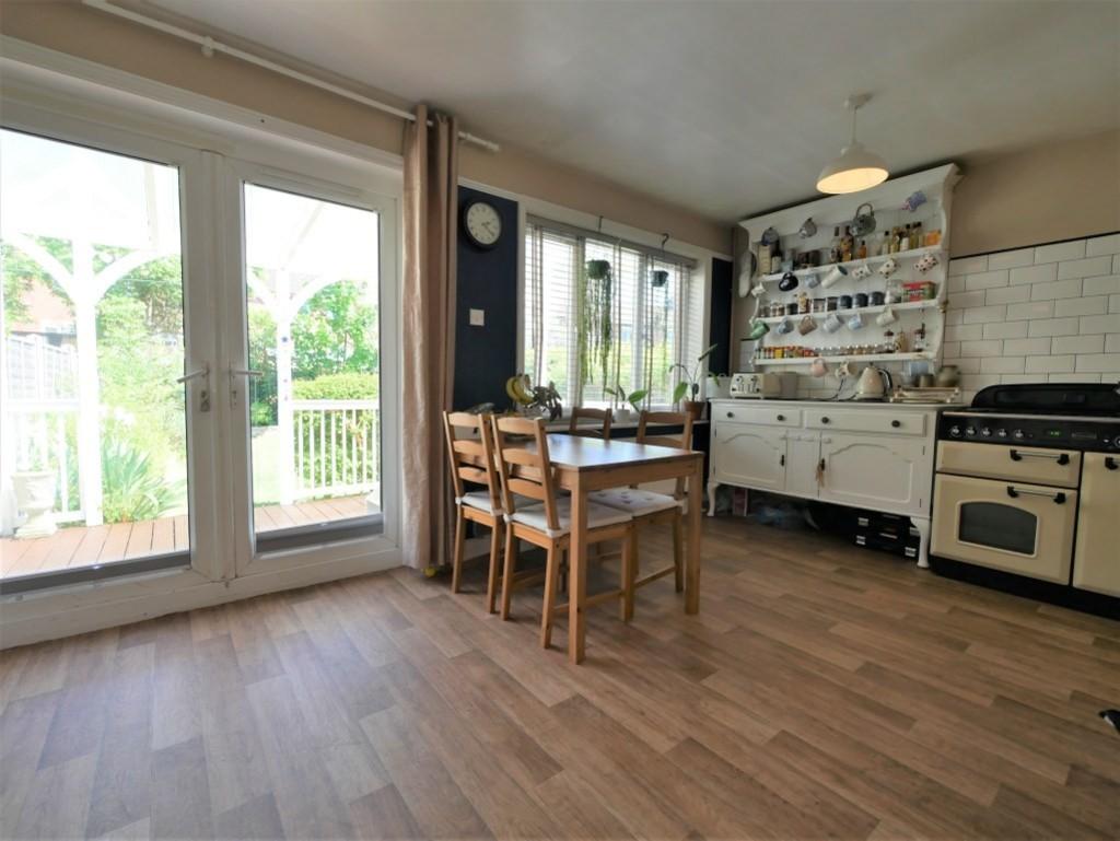 Kitchen dining4