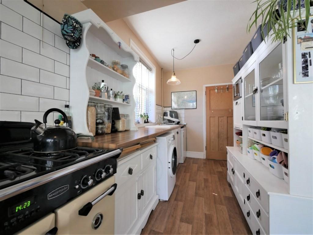 Kitchen dining7