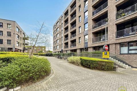 1 bedroom flat for sale, 4 Gullivers Walk, Surrey Quays, London