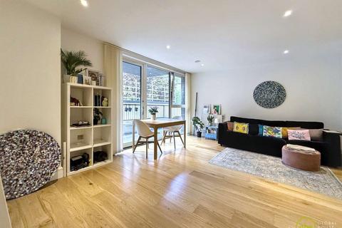 4 Gullivers Walk, Surrey Quays, London