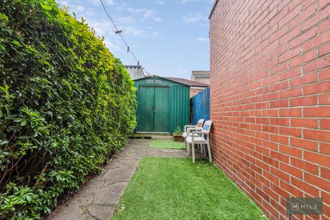 2 bedroom flat for sale, High Road, London NW2