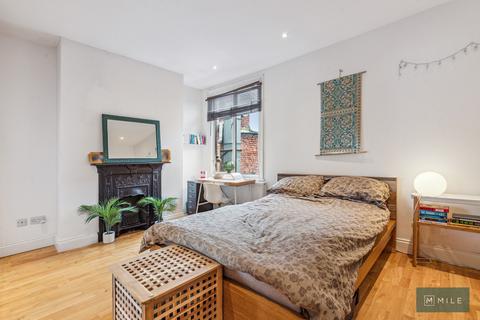 2 bedroom flat for sale, High Road, London NW2