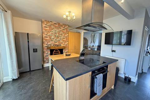 3 bedroom semi-detached house for sale, Briardene Avenue, Scarborough YO12