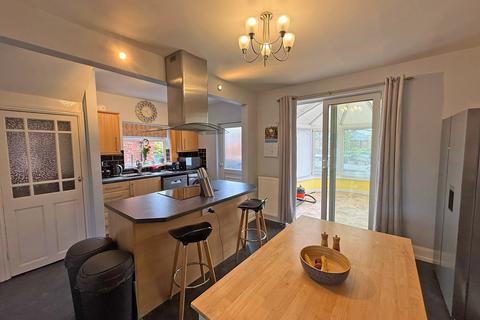 3 bedroom semi-detached house for sale, Briardene Avenue, Scarborough YO12