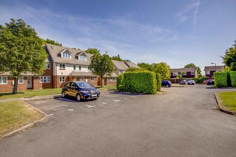 16 Derwent Close, Amersham, HP7 9PG