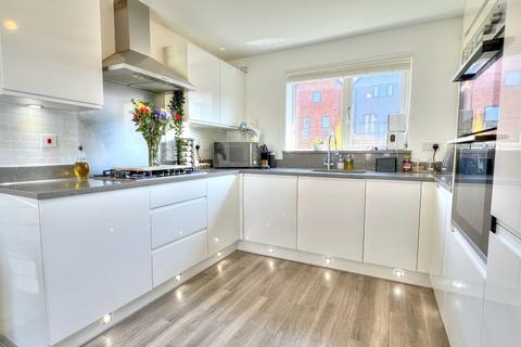 3 bedroom detached house for sale, Douglas Drive, Bordon GU35