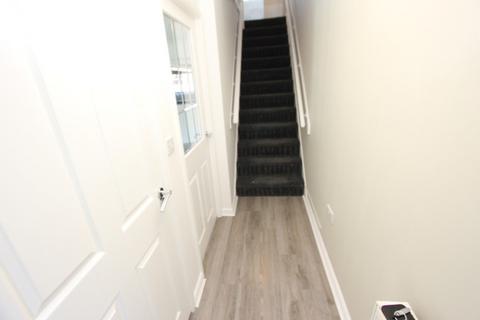 3 bedroom semi-detached house to rent, Dalziel Crescent, Glasgow G72