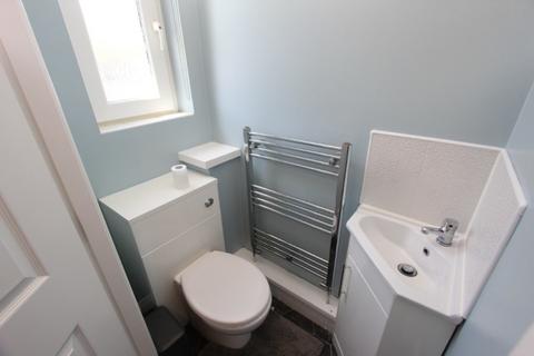 3 bedroom semi-detached house to rent, Dalziel Crescent, Glasgow G72