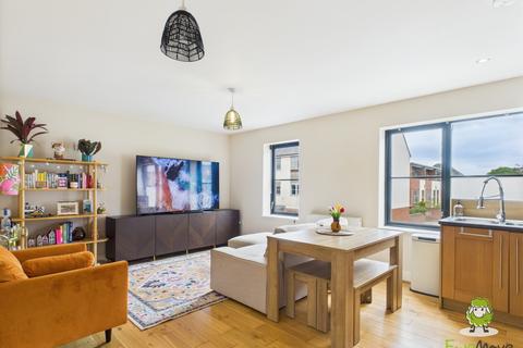 2 bedroom flat for sale, GREENLANDS ROAD, BASINGSTOKE, HAMPSHIRE, RG24