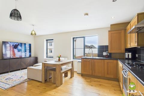 2 bedroom flat for sale, GREENLANDS ROAD, BASINGSTOKE, HAMPSHIRE, RG24