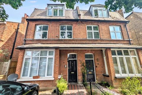 18b Cedars Road, Hampton Wick, Kingston Upon Thames, KT1 4BE