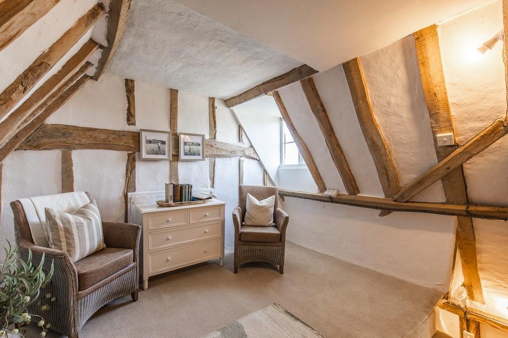 White Cottage House -5