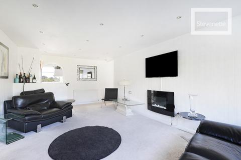 2 bedroom ground floor flat for sale, Bower Court, Epping
