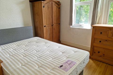 1 bedroom in a house share to rent, Amherst Road, Fallowfield