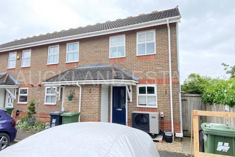 2 bedroom end of terrace house to rent, Oakfield Close, Potters Bar EN6