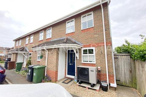 2 bedroom end of terrace house to rent, Oakfield Close, Potters Bar EN6