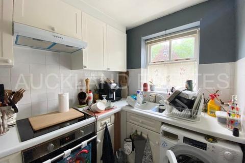 2 bedroom end of terrace house to rent, Oakfield Close, Potters Bar EN6