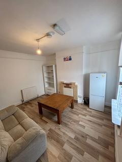 1 bedroom in a house share to rent, Cardigan Street, Luton LU1
