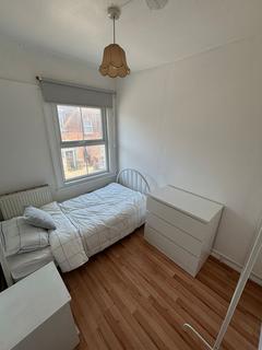 1 bedroom in a house share to rent, Cardigan Street, Luton LU1
