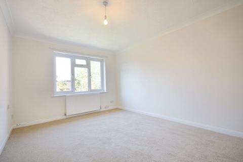 4 bedroom link detached house to rent, Palmerston Avenue, Langley SL3