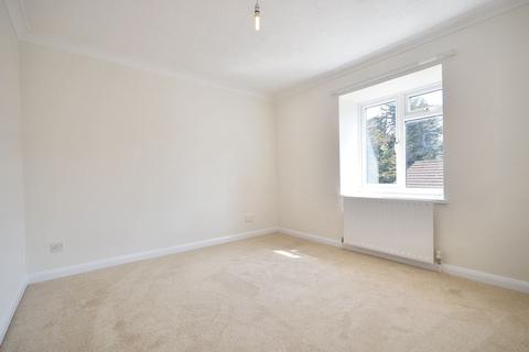 4 bedroom link detached house to rent, Palmerston Avenue, Langley SL3