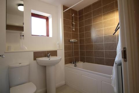 2 bedroom maisonette to rent, Peggs Way, Hampshire RG24
