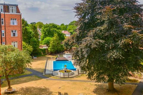 2 bedroom flat to rent, Wellesley Road, Chiswick