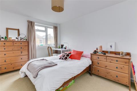 168 Dunston Road, London, SW11 5YB