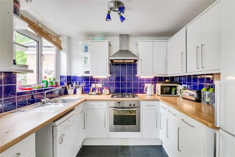 168 Dunston Road, London, SW11 5YB