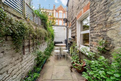 3 bedroom terraced house for sale, Freke Road, Clapham, London SW11 5PU