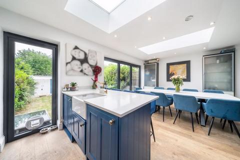 3 bedroom apartment for sale, Telford Avenue, Streatham Hill, London SW2 4XJ