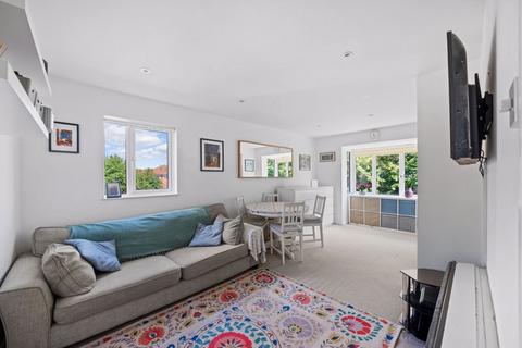 2 bedroom flat for sale, Cotswold Way, Worcester Park